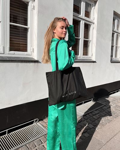 Byxor - Kuli crepe satin pants – green