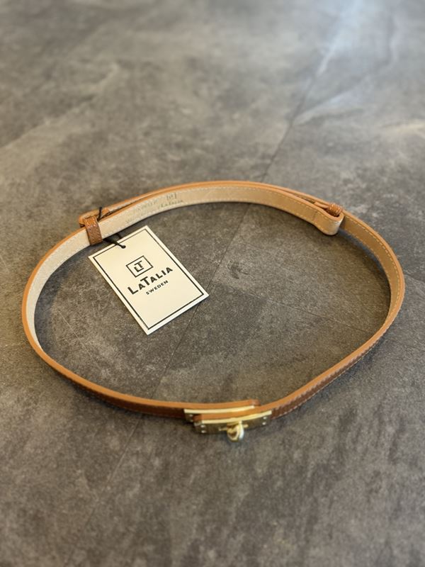 Accessoarer - Belt with turn lock – Camel